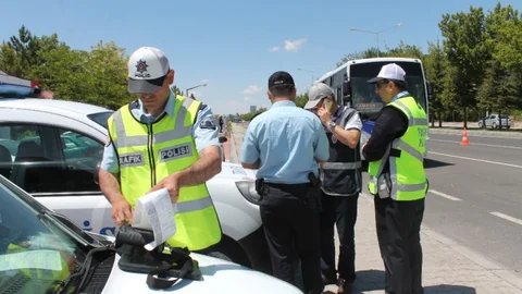 Trafikte Yeni Cezalar Belli Oldu. İşte Yeni Ceza Tarifesi