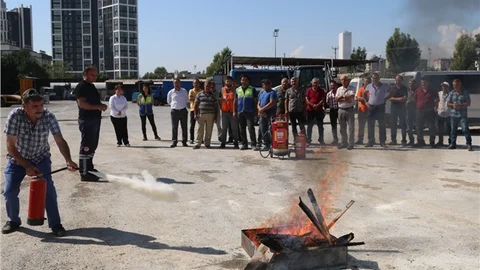 Mersin Akdeniz Belediyesinde Yangın Söndürme ve İlkyardım Eğitimi