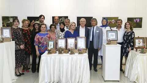 İlk Sergi, 'İğne Oyası ve Fotoğrafın Düeti’ İsimli Sergi