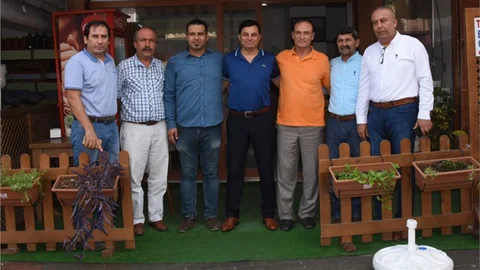 Anamur Belediye Başkanı Mehmet Türe esnafları ziyaret etti.