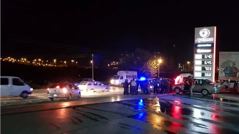 Petrol İstasyonu Önünde Kaza