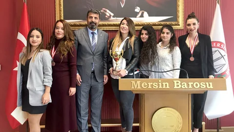 Mersin Barosu’nda Kupa Sevinci; Baro Bayan Voleybol Takımı Kupayla Döndü