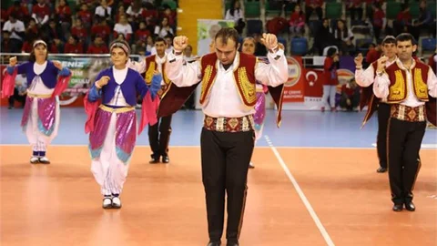 Mersin'de Özel Öğrenciler Sokak Oyunları Şenliği İle Eğlendi