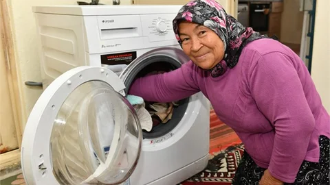 Mutluluğun Adı 2 Çekyat 1 Makine, Evi Yanan Yaşlı Çifte Büyükşehir Yetişti