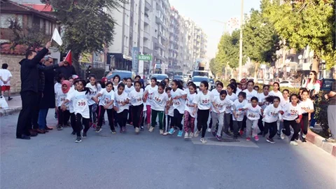 Öğrenciler, Tarsus'un Kurtuluş Günü İçin Koştu