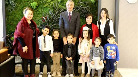 Yeni Seçilen Minik Başkandan, Mezitli Belediye Başkanı Neşet Tarhan'a Ziyaret