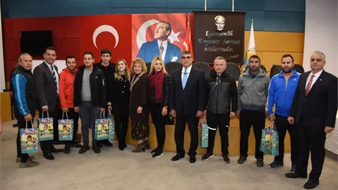 Kurtuluş Koşusunda Dereceye Yapan Öğrencilere Ödülleri Verildi