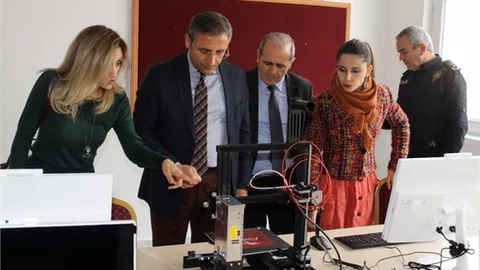 Akdeniz Belediye Başkanı Pamuk, Robotik Kodlama Sınıfının Açılışını Gerçekleştirdi