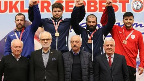 Tarsus’lu Güreşçi Osman Göçen Şampiyon Oldu