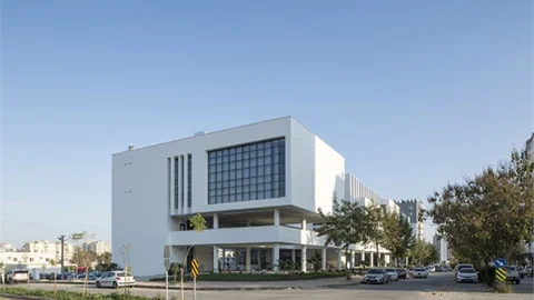 Mezitli Belediye Binasında Her Kata "Ekolojik Bahçe"