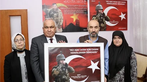 Erdemli Belediye Başkanı Mükerrem Tollu, Şehit Astsubay Musa Özalkan’ın Ailesini Ziyaret Etti