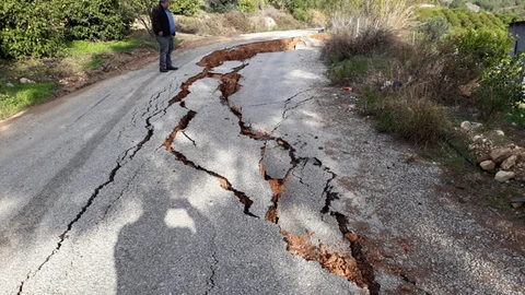 Mersin Mezitli İlçesi Çevikli Mahallesindeki Heyelanın Verdiği Hasar Hızla Giderildi