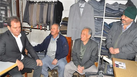 Mersin Büyükşehir Adayı Vahap Seçer, Tarsus’ta Esnafla ve Emekçilerle Buluştu