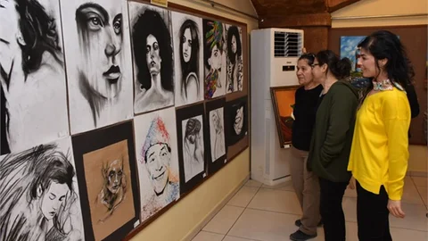 Tarsus Meslek Edindirme Öğrencilerinin Resim Sergisi Devam Ediyor