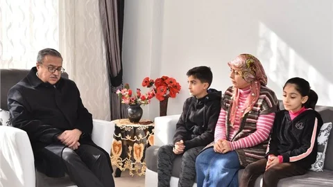 Mersin Valisi Ali İhsan Su, Dereye Düşüp Kaybolan Okul Müdür Yardımcısı Nihat Kaylı’nın Ailesini Ziyaret Etti