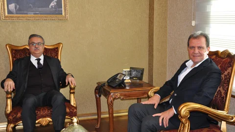 CHP Adayı Seçer'den Vali Su ve Müftü Kondi'ye Ziyaret