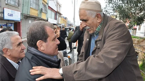 Esnafı Gezdi, Kahvehanede Oturdu, Durakta Ayaküstü Konuştu Vahap Seçer, 'Kimse Ayrımcılığa Uğramayacak'