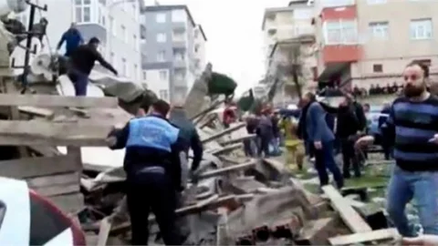 6 Katlı Bina Çöktü
