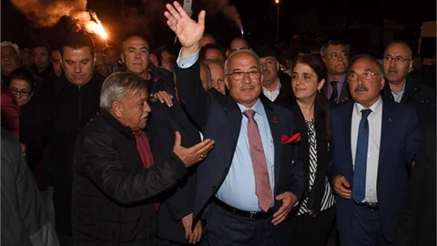 Başkan Burhanettin Kocamaz’ın Ülküköy Ziyareti Miting Havasında Geçti