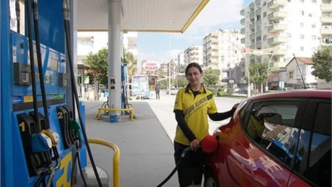 Helal Olsun Kadın Sana, Kadın Pompacı İşini Onuru ile Yapıyor