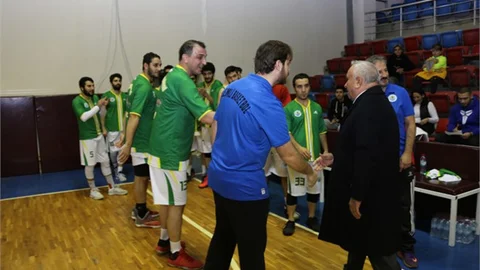 Belediye Basketbol Takımı, Şampiyonluk Kupasını Kaldırdı