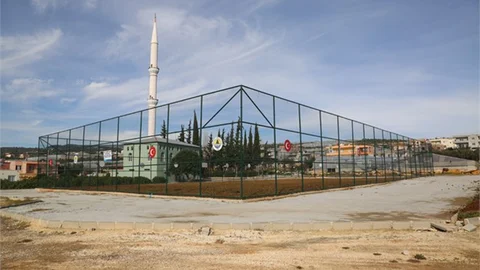 Mersin Erdemli Belediyesinden, Karakeşli Mahallesine Futbol Sahası