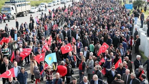 Başkan Kocamaz, Mersin’de Meşalelerle Karşılandı