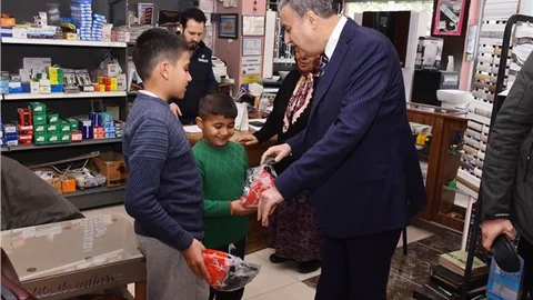 Mersin Valisi Su, Şevket Sümer Mahallesi’ndeki Esnaf ve Vatandaşlarla Buluştu