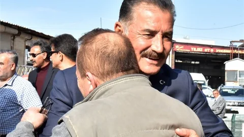 Başkan Hamit Tuna, Tarsus’ta Esnaf ve Vatandaşlarla Kucaklaştı