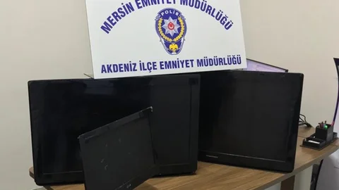 Mersin'de Gece Aile Sağlık Merkezine Girip Hırsızlık yapan Şahıslar Polise Yakalandı