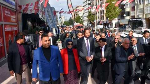 Tarsus Belediye Başkanı Can, Gittiği Her Yerde Sevgiyle Karşılanıyor