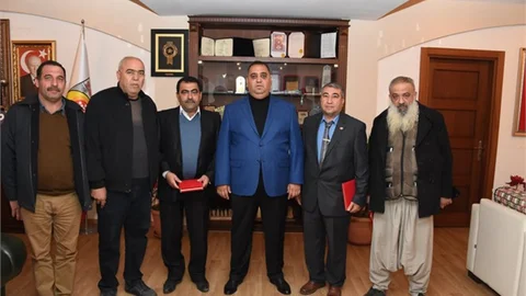 Tarsus’ta Belediyede Çalışıp Emek Verdiler ve Emekli Oldular, Plaket Aldılar