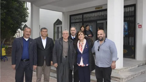 Yenice'yi Konumu İle Gündeme Getiren Belediye Başkan Adayı Esin Erkoç’u Vatandaşlar Gün Boyu Bırakmadı