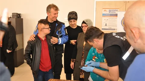 Mersin'de Toplum Destekli Şubeden "Yalnız Değilsiniz" Projesi İle Kaybolan Vatandaş Kısa Sürede Ailesine Teslim Ediliyor