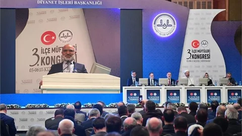 Tarsus Müftüsü Dr.Hayri Erenay 3. İlçe Müftüleri Kongresinde Sunum Yaptı