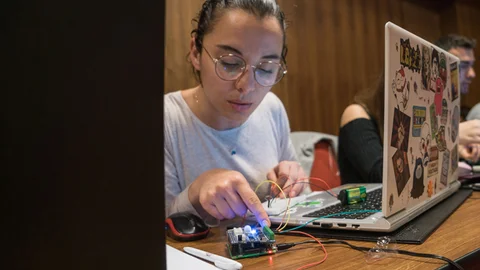 Türk Telekom Kadınları Dijital Yarınlara Hazırlıyor