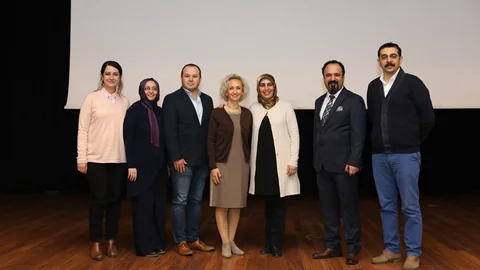 Mersin Büyükşehir Teknoloji Bağımlılığı İle Mücadele Ediyor