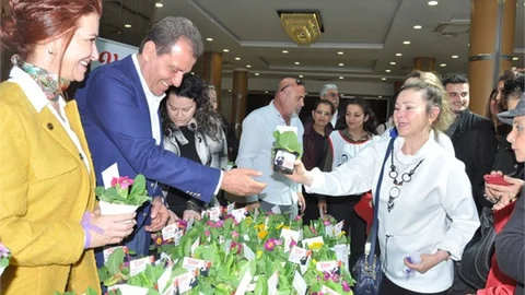 Büyükşehir Adayı Vahap Seçer, ‘Önceliğimiz Kadınlar Olacak’