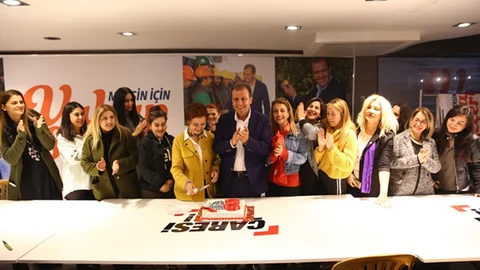 Seçer'in Seçim Ofisindeki Kadın Çalışanlar 8 Mart'ta Unutulmadı