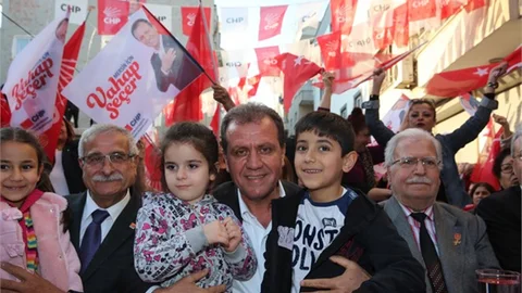 CHP Mersin Büyükşehir Belediye Başkan Adayı Vahap Seçer, Farkı Açtıklarını Söyledi