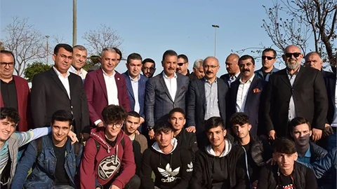 Başkan Tuna, Yenişehir’de Vatandaşlarla Kucaklaştı