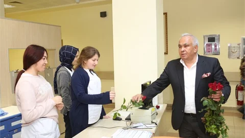 Tollu, Beyaz İncileri Unutmadı