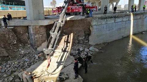 Mersin’de Dereye Düşen Kız Çocuğunu Arama Çalışmaları Devam Ediyor