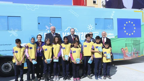 Hayal Eden ve Üreten Bir Nesil İçin, ‘Bilim Karavanı Mersin Yollarında’