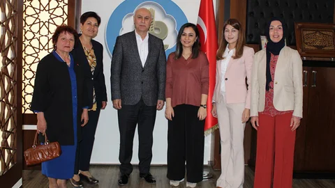Cumhur İttifakı Meclis Üyesi Kadın Adaylarından Tarsus Ticaret Borsasına Ziyaret