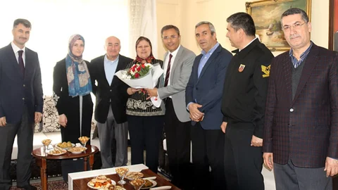 Akdeniz Belediye Başkanı Muhittin Pamuk, Şehit Ailelerini Ziyaret Etti