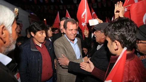 CHP Mersin Büyükşehir Belediye Başkan Adayı Vahap Seçer, Gülnar’da Coşkulu Mitingde Konuştu