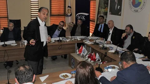 Üst Yönetim Eğitimde; Aile Şirketleri Nasıl ve Neden Batar?