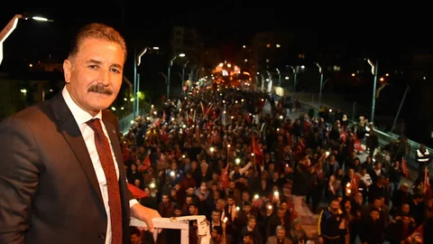 Başkan Tuna, Tarsus’ta 40 Bin Kişi İle Yürüdü