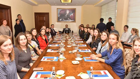 Mersin Valisi Ali İhsan Su, 12 Farklı Ülkeden Gençlik Liderlerini Kabul Etti